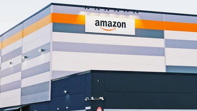 Guided-Imports-China-to-Amazon-FBA image of an amazon warehouse ready to receive parcels after FBA prep in China